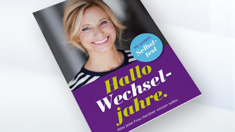 Ein Magazin mit dem Cover einer lächelnden Frau und dem Claim 